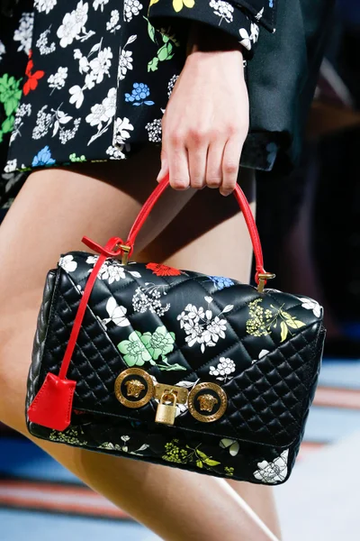 Look 37